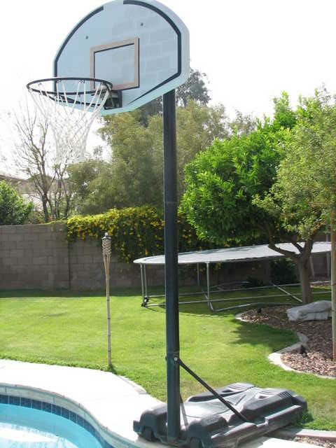 Basketball-Hoop-8000658-05